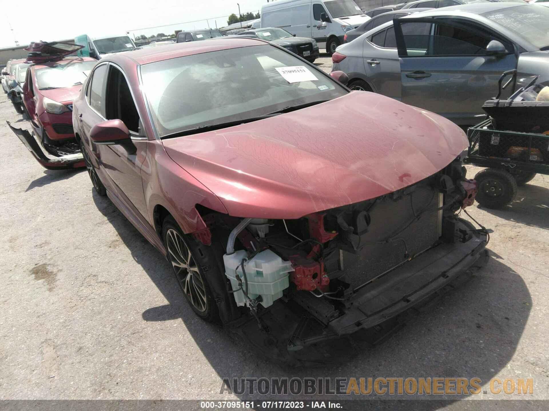 4T1B11HK3JU526940 TOYOTA CAMRY 2018