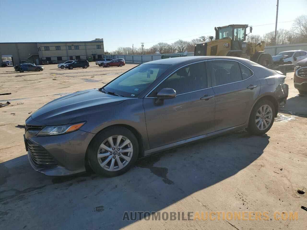 4T1B11HK3JU527070 TOYOTA CAMRY 2018