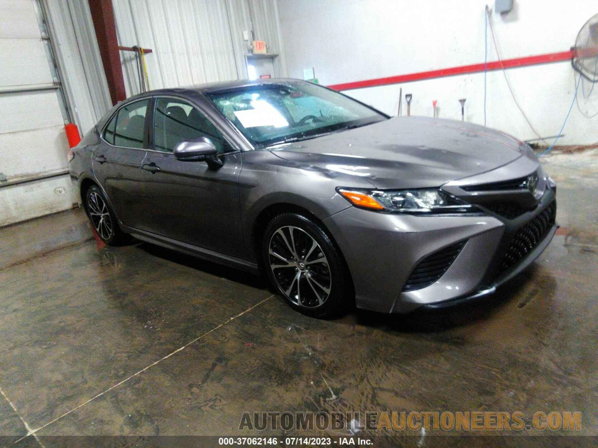 4T1B11HK3JU527800 TOYOTA CAMRY 2018