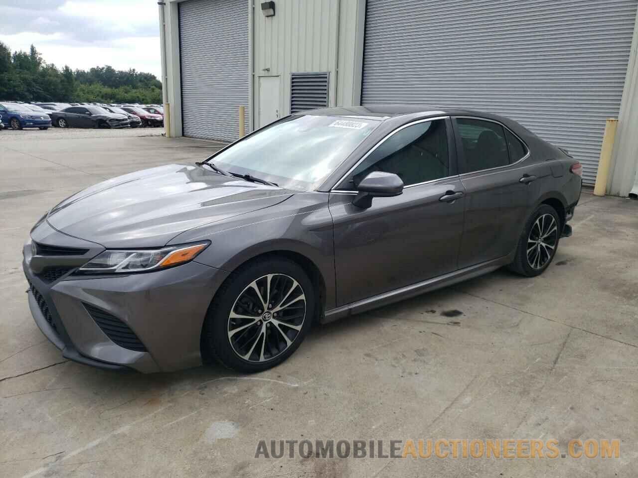 4T1B11HK3JU528686 TOYOTA CAMRY 2018