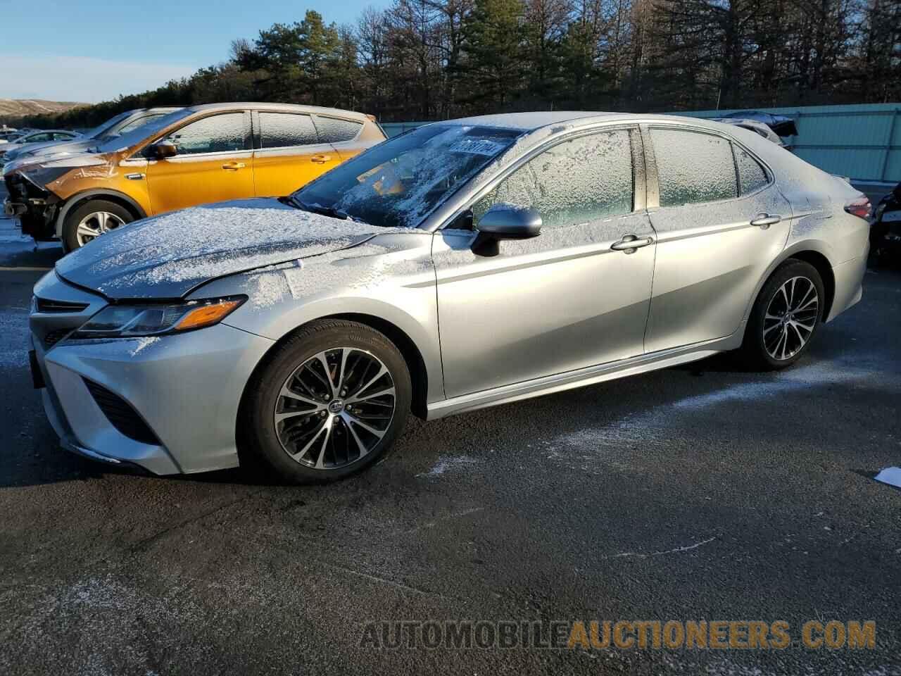 4T1B11HK3JU533726 TOYOTA CAMRY 2018