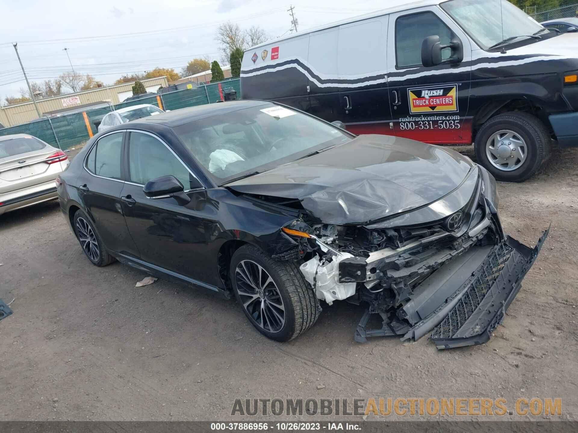 4T1B11HK3JU551417 TOYOTA CAMRY 2018