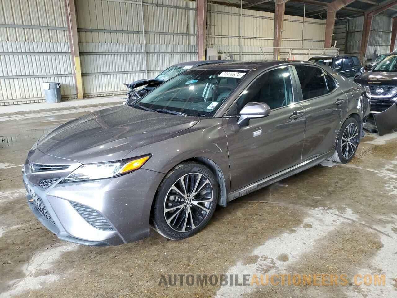 4T1B11HK3JU552261 TOYOTA CAMRY 2018