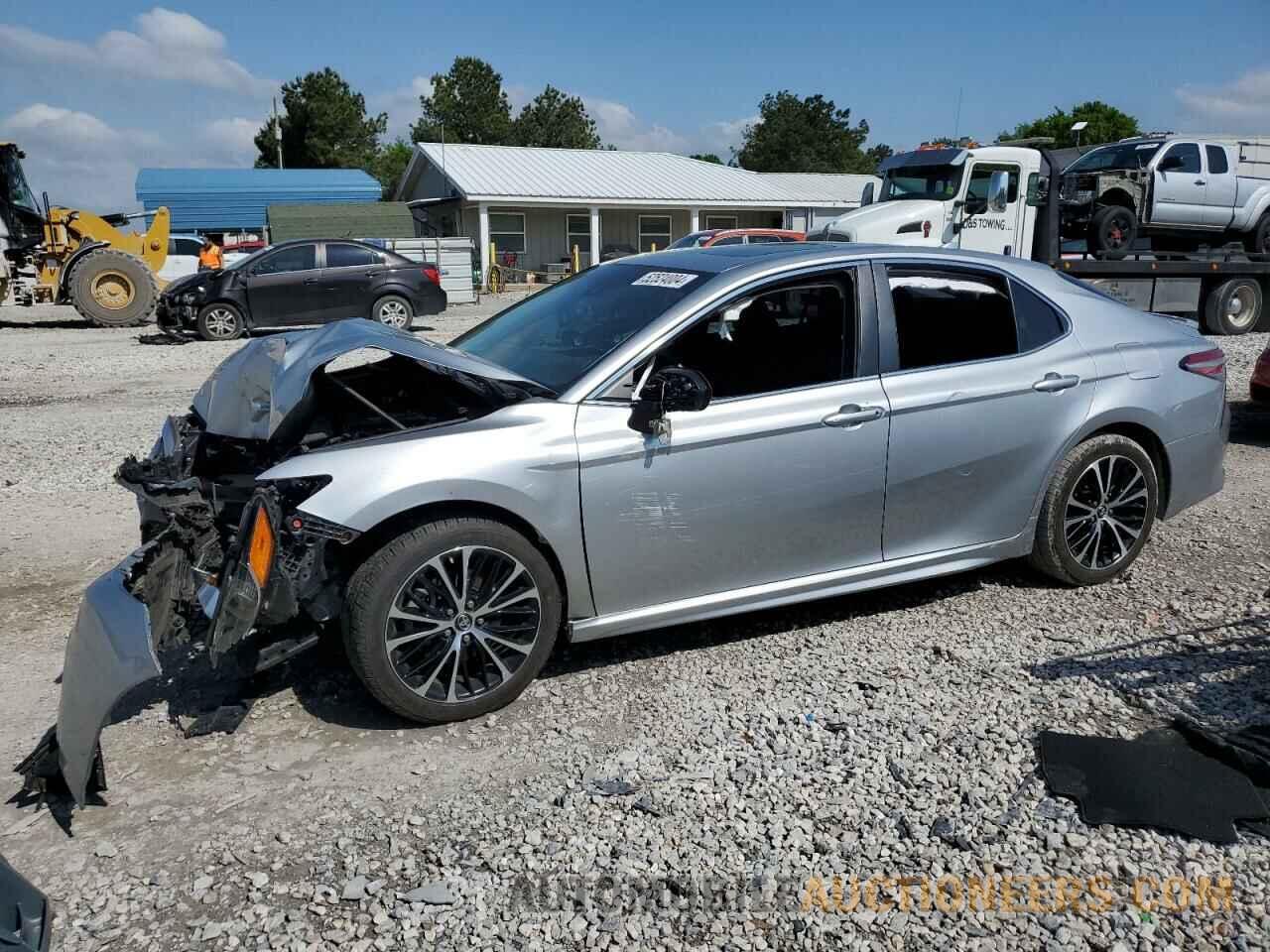 4T1B11HK3JU556813 TOYOTA CAMRY 2018