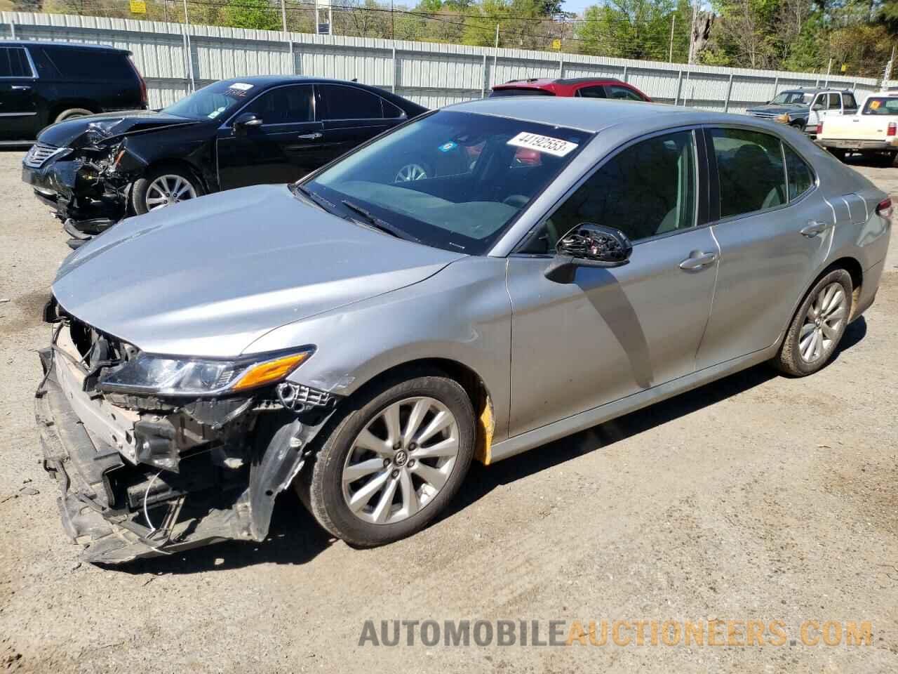 4T1B11HK3JU565916 TOYOTA CAMRY 2018