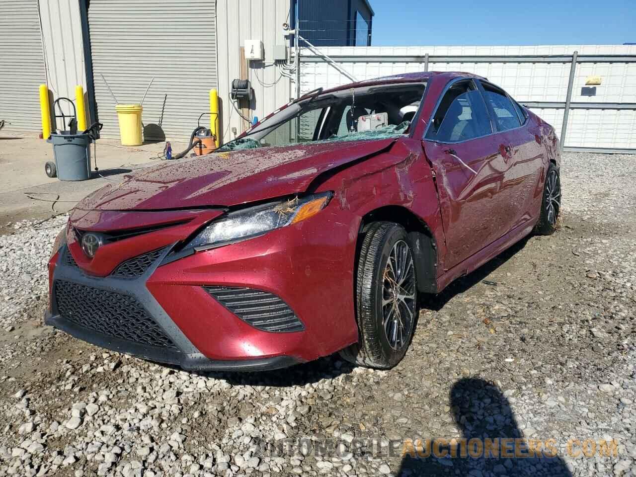 4T1B11HK3JU568525 TOYOTA CAMRY 2018