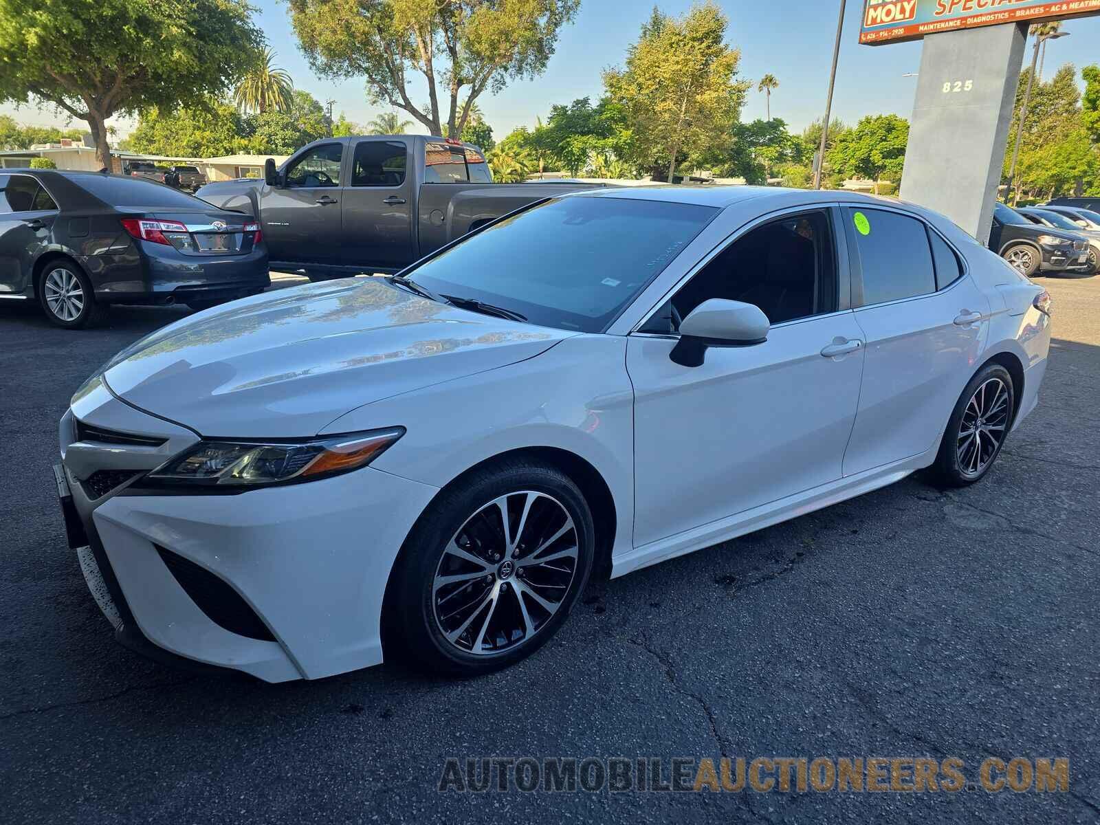 4T1B11HK3JU570145 Toyota Camry 2018