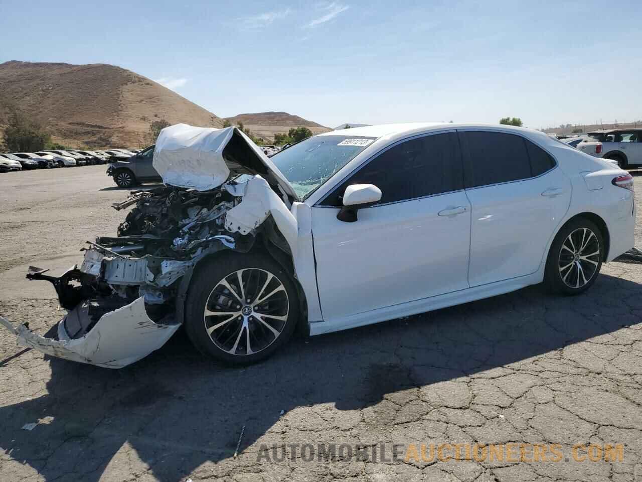 4T1B11HK3JU571327 TOYOTA CAMRY 2018