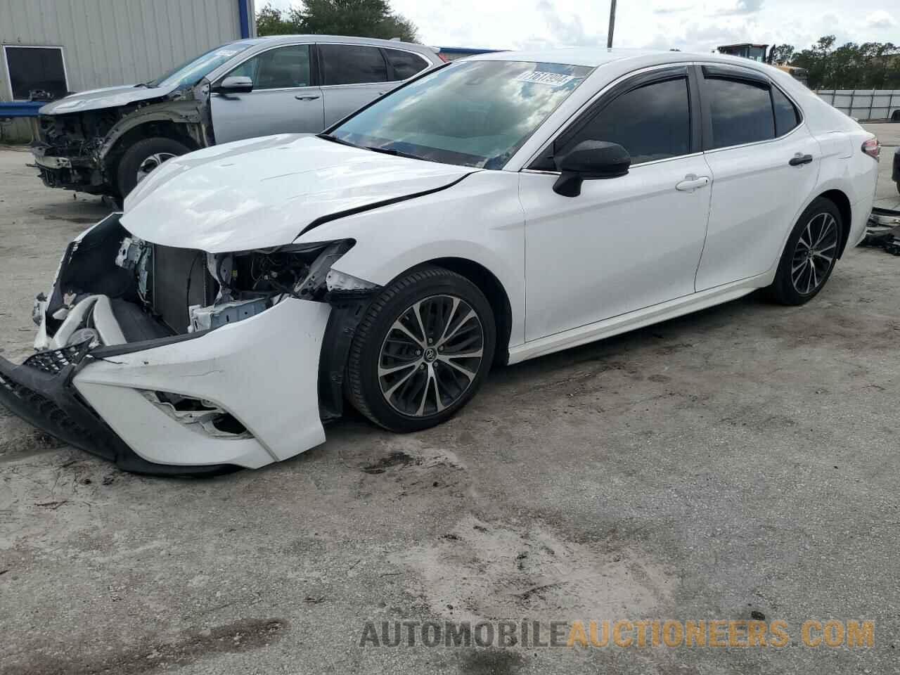 4T1B11HK3JU575992 TOYOTA CAMRY 2018