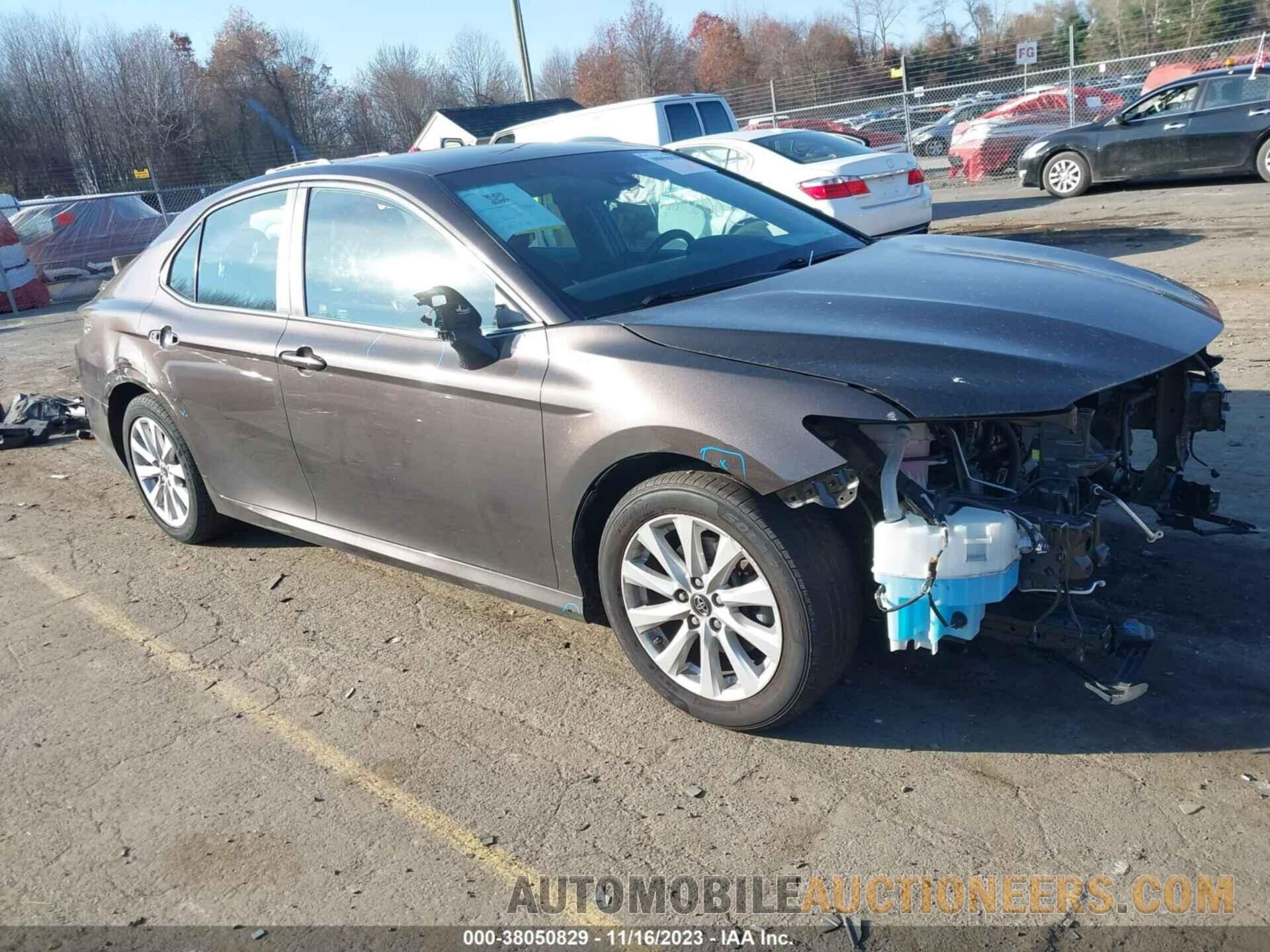 4T1B11HK3JU581274 TOYOTA CAMRY 2018