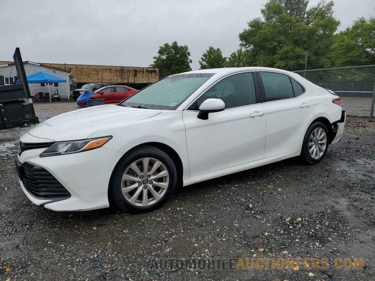 4T1B11HK3JU582425 TOYOTA CAMRY 2018