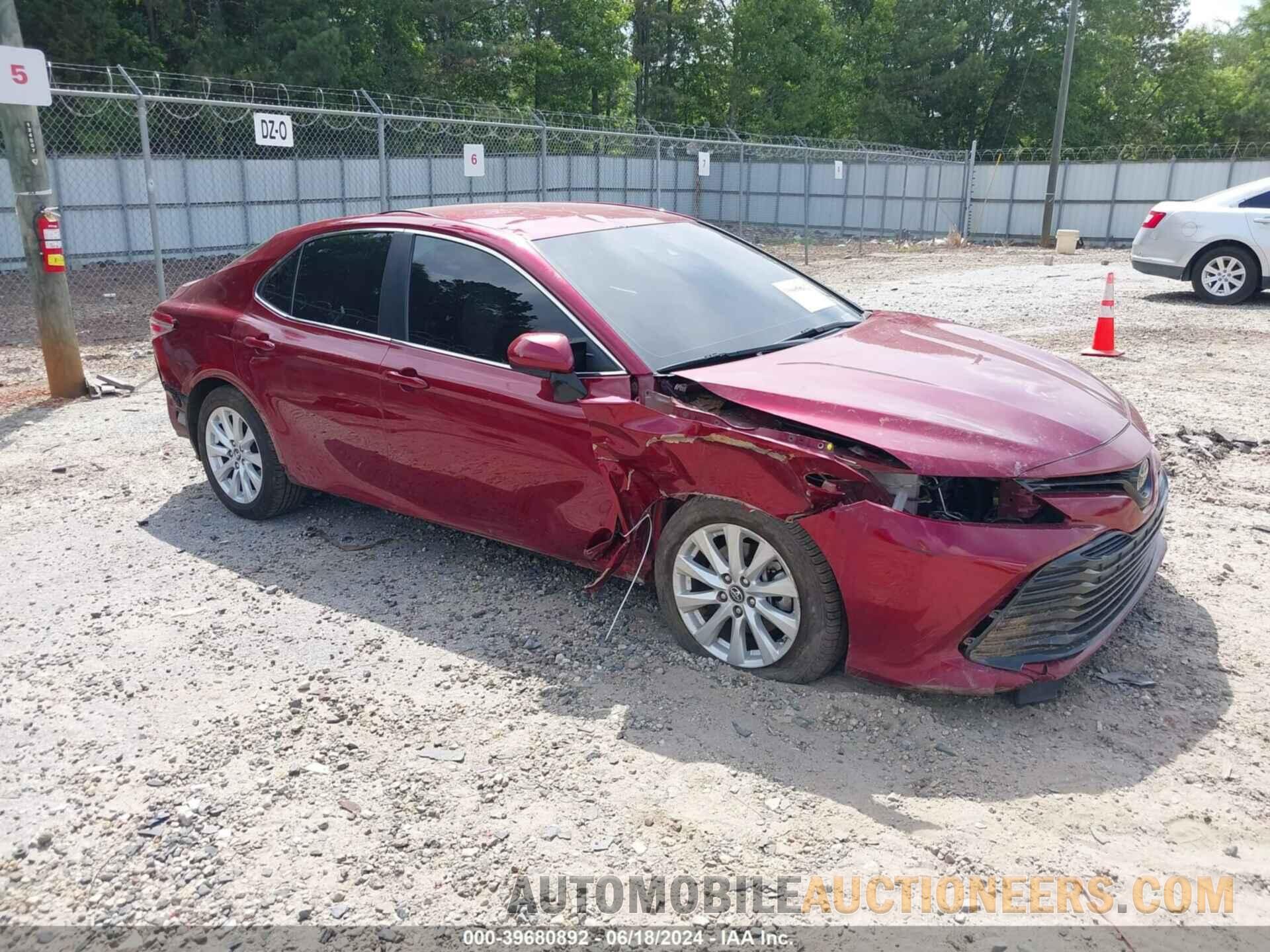 4T1B11HK3JU585308 TOYOTA CAMRY 2018