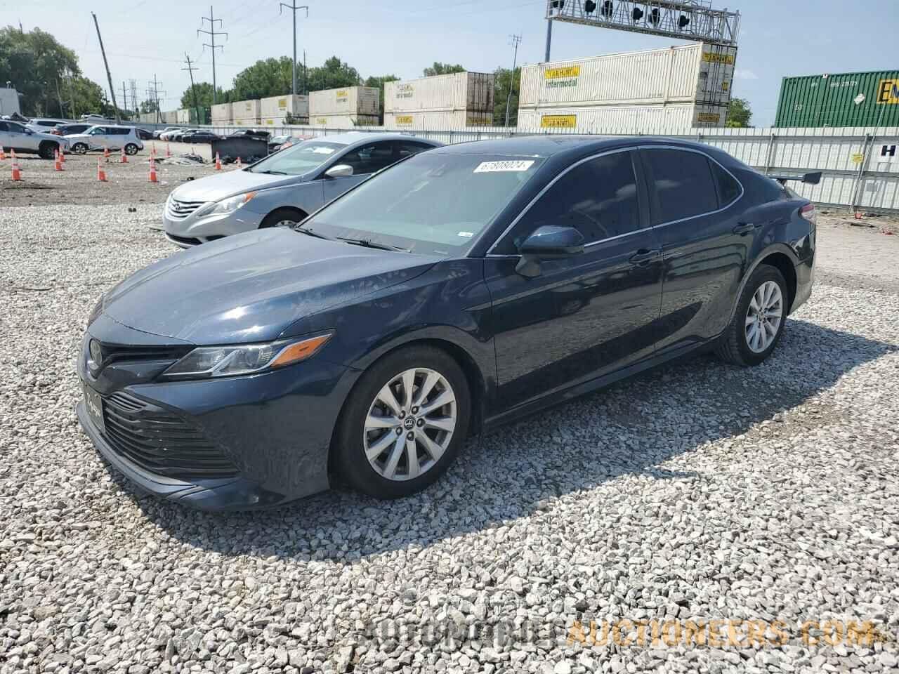 4T1B11HK3JU586099 TOYOTA CAMRY 2018