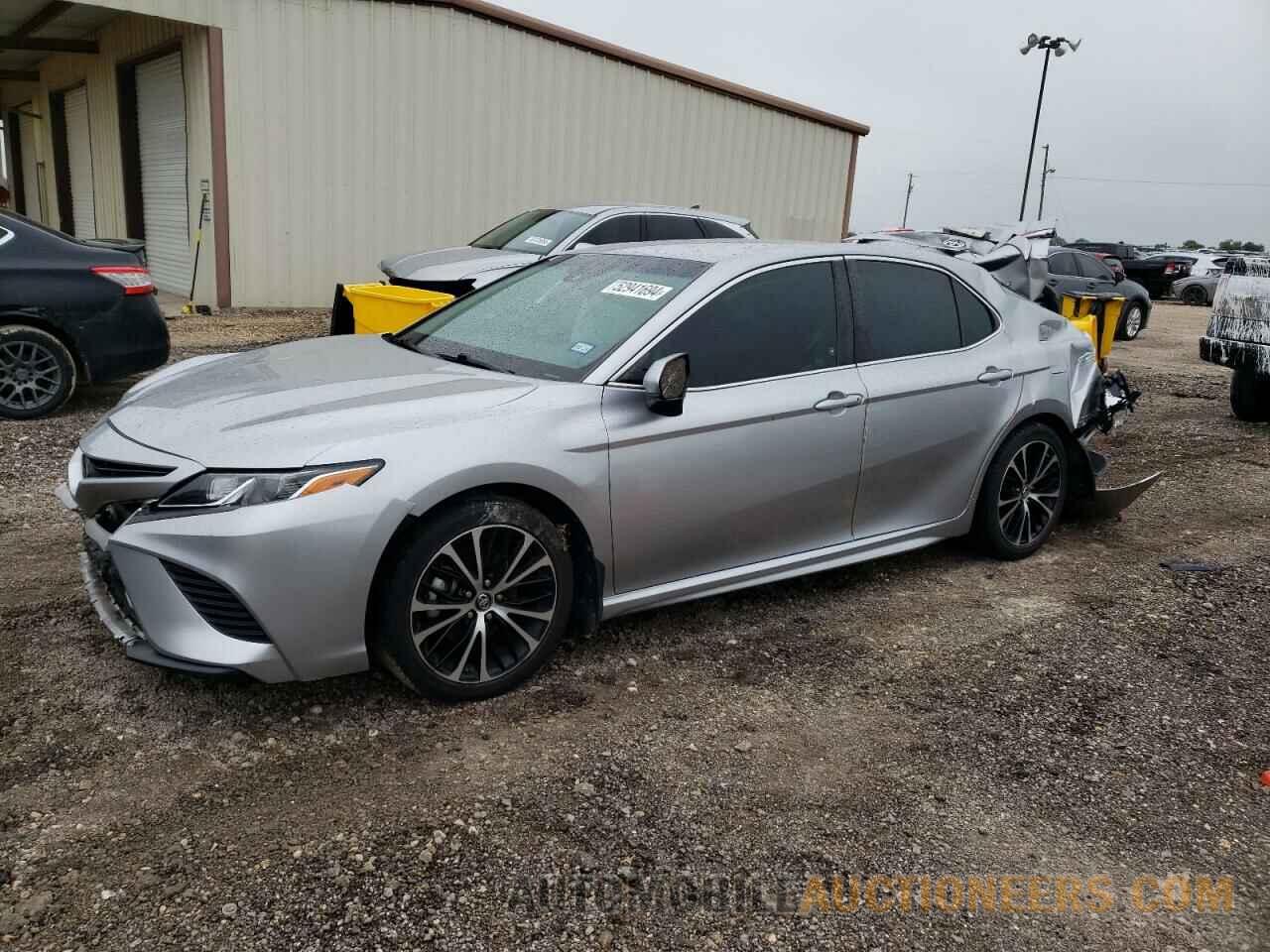 4T1B11HK3JU586149 TOYOTA CAMRY 2018