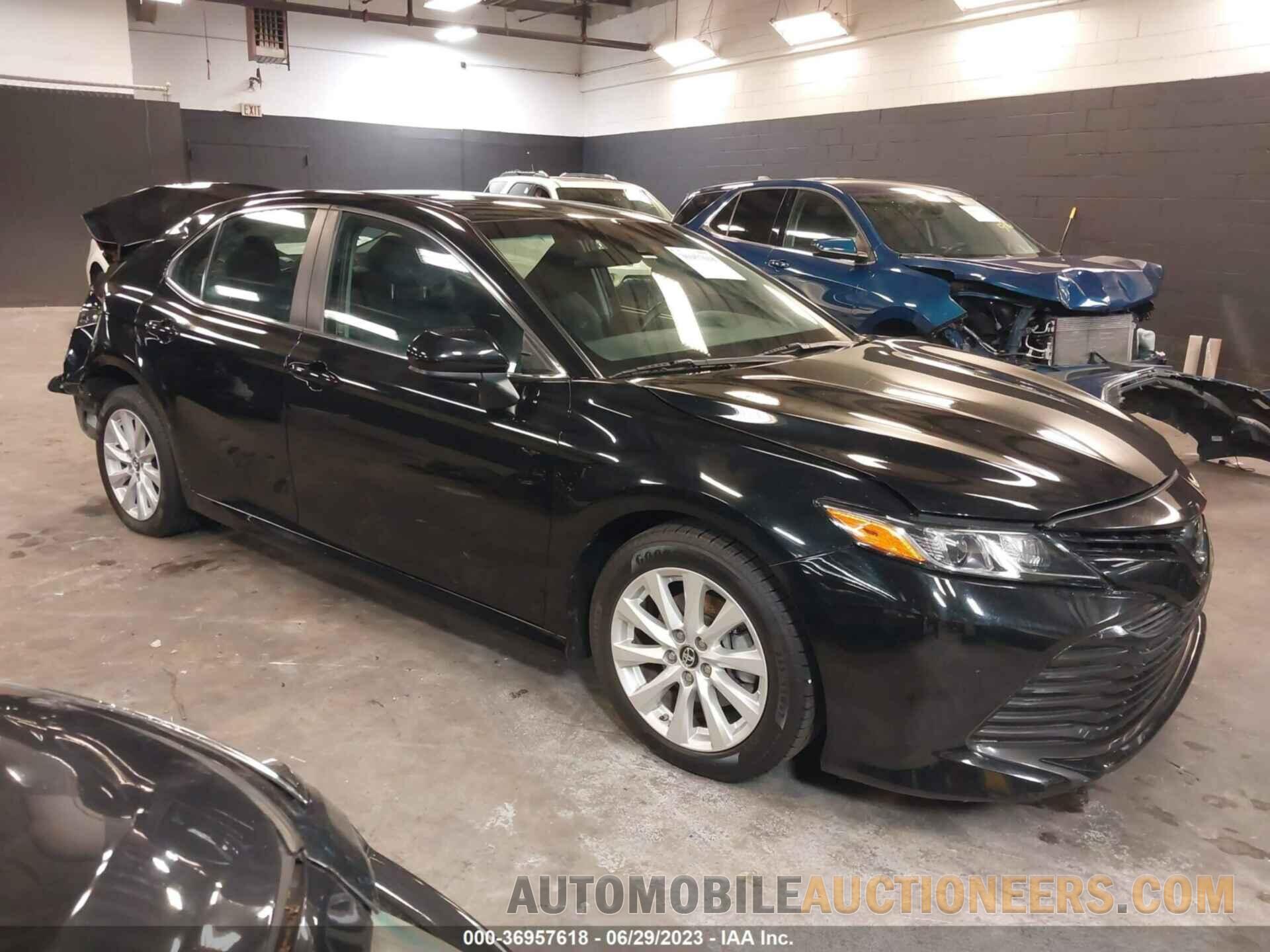 4T1B11HK3JU589438 TOYOTA CAMRY 2018