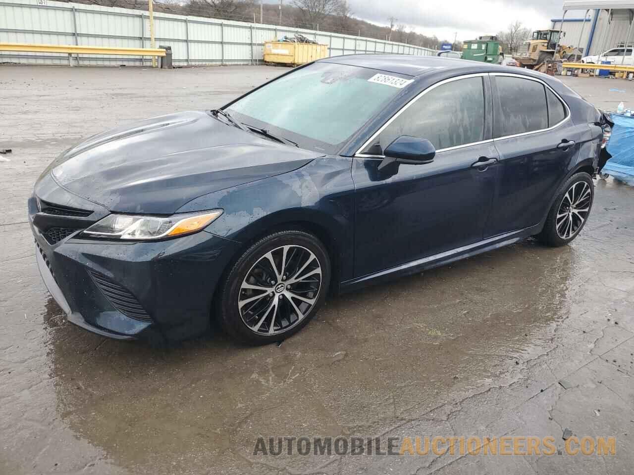 4T1B11HK3JU591562 TOYOTA CAMRY 2018