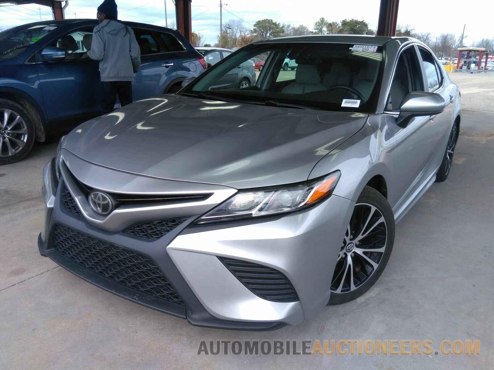 4T1B11HK3JU593876 Toyota Camry 2018