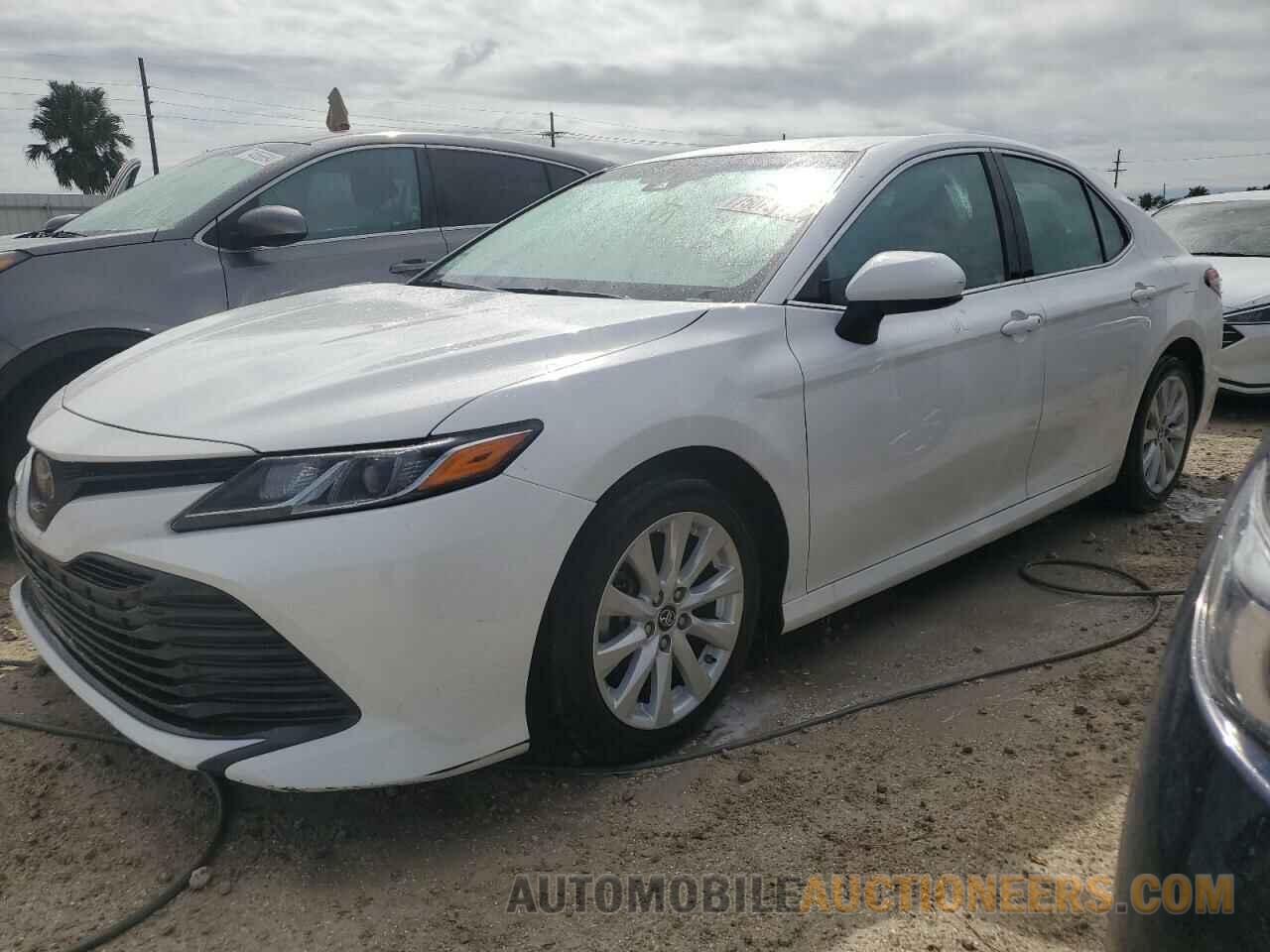 4T1B11HK3JU606268 TOYOTA CAMRY 2018