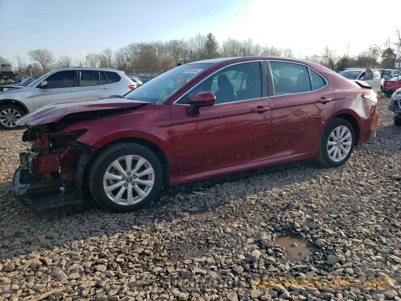 4T1B11HK3JU614807 TOYOTA CAMRY 2018