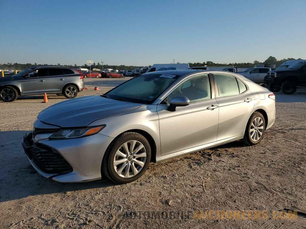 4T1B11HK3JU615892 TOYOTA CAMRY 2018