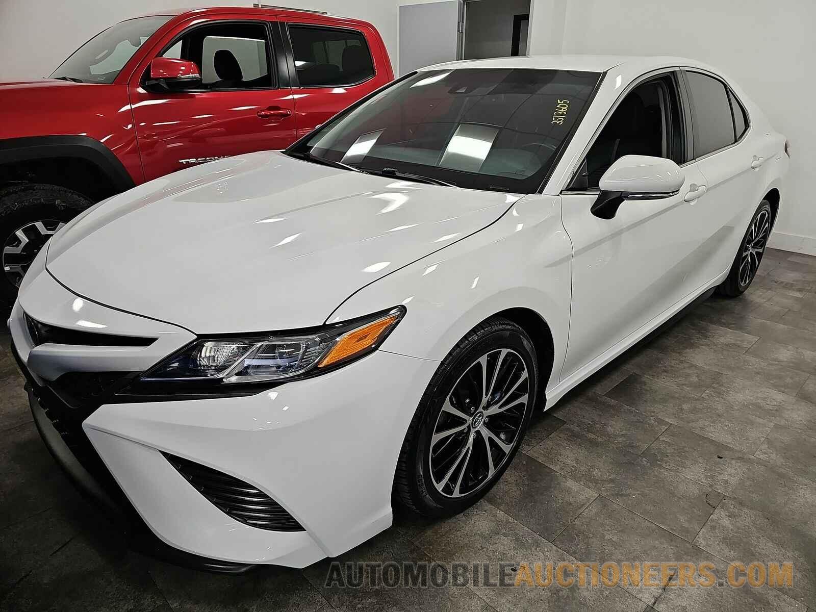 4T1B11HK3JU616685 Toyota Camry 2018