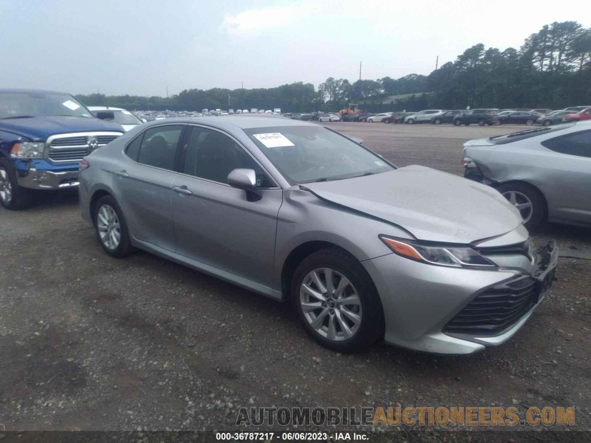 4T1B11HK3JU617724 TOYOTA CAMRY 2018