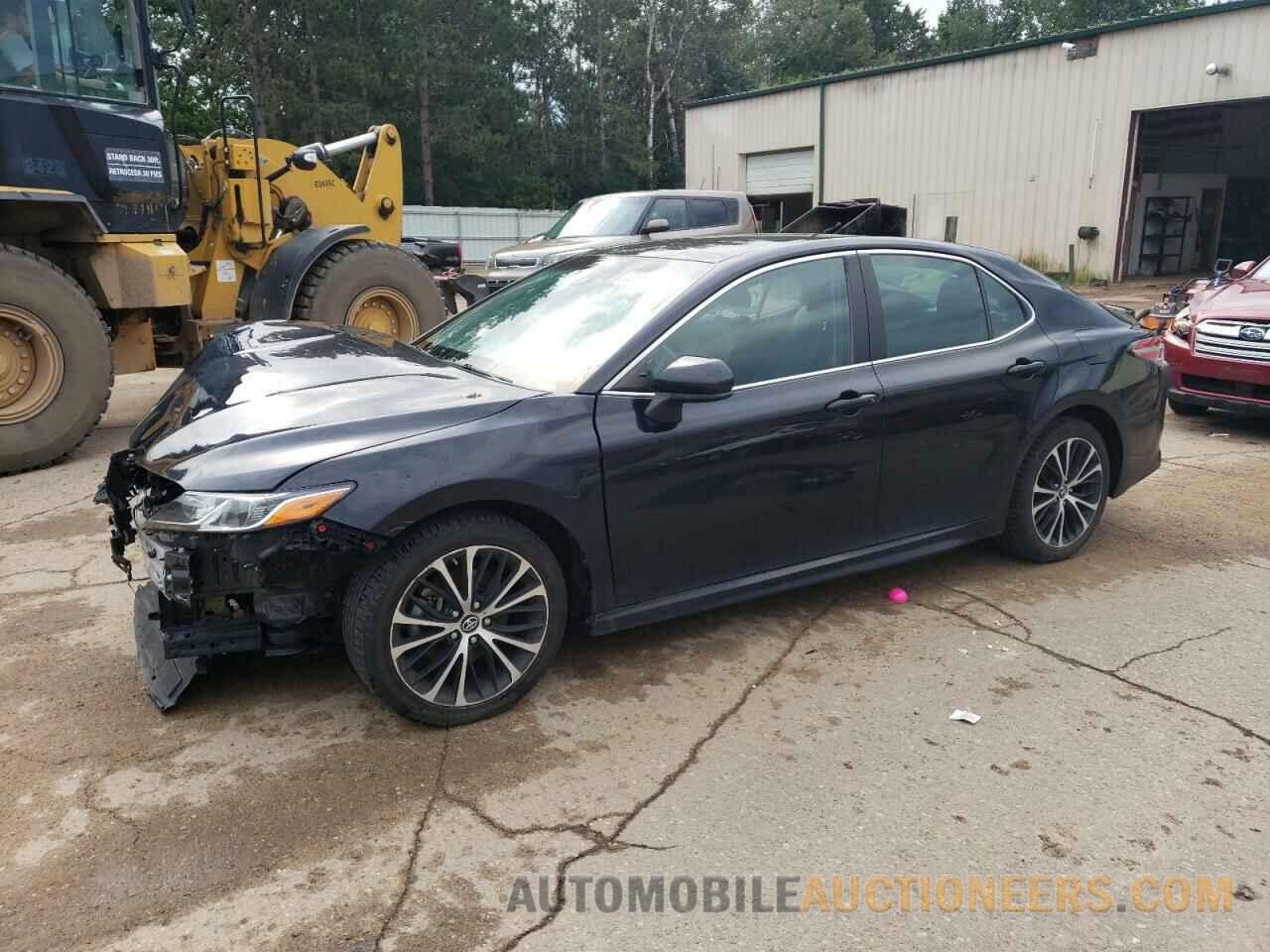 4T1B11HK3JU621501 TOYOTA CAMRY 2018