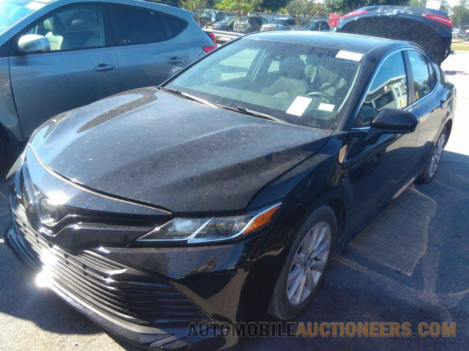 4T1B11HK3JU625452 Toyota Camry LE 2018