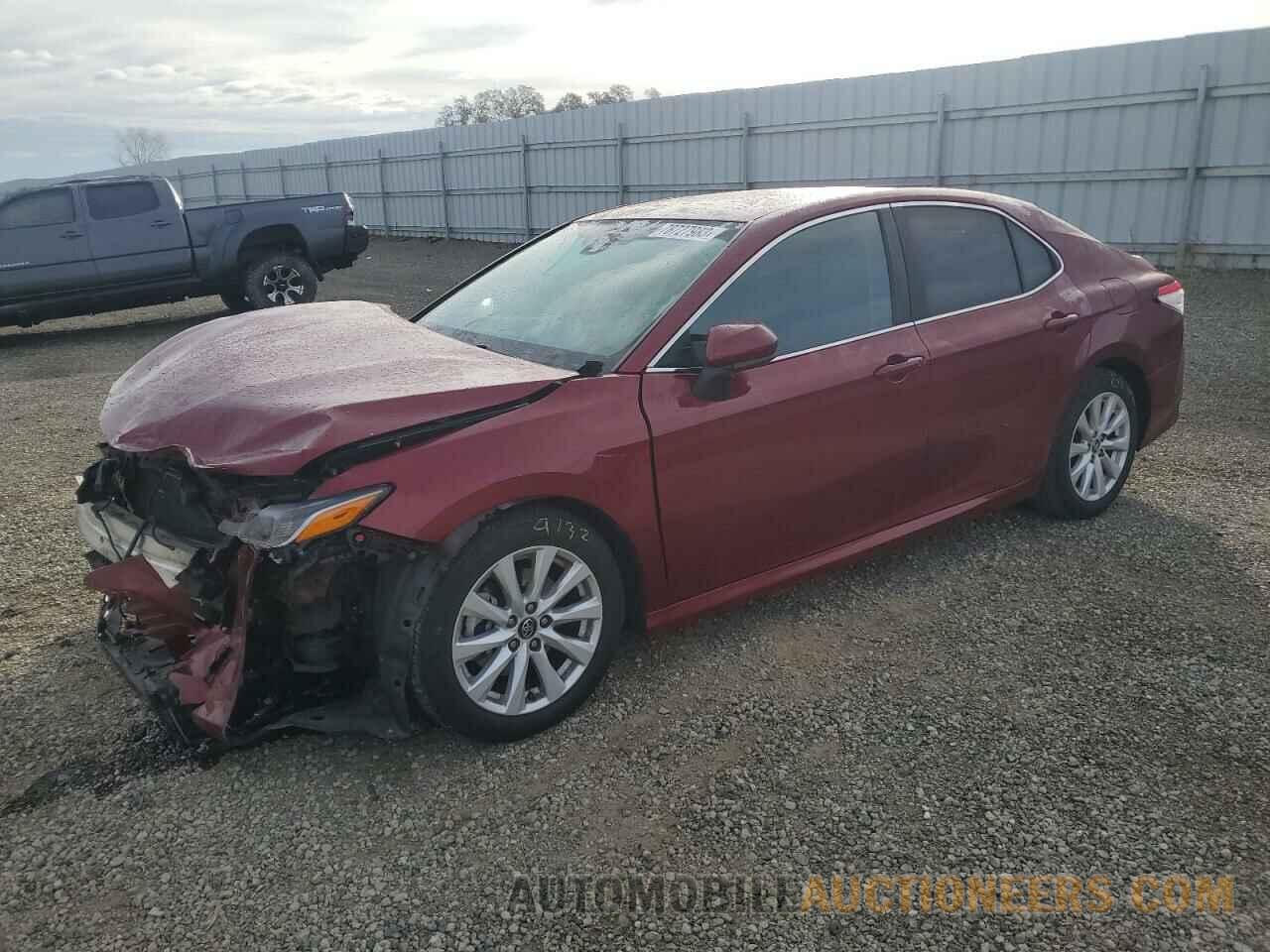 4T1B11HK3JU630795 TOYOTA CAMRY 2018