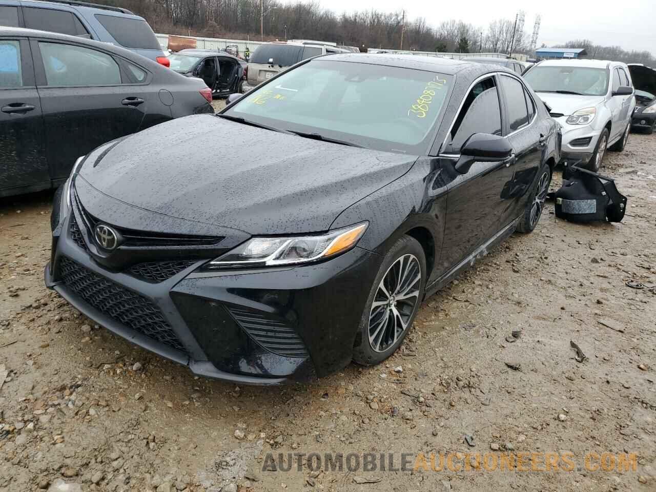 4T1B11HK3JU633955 TOYOTA CAMRY 2018