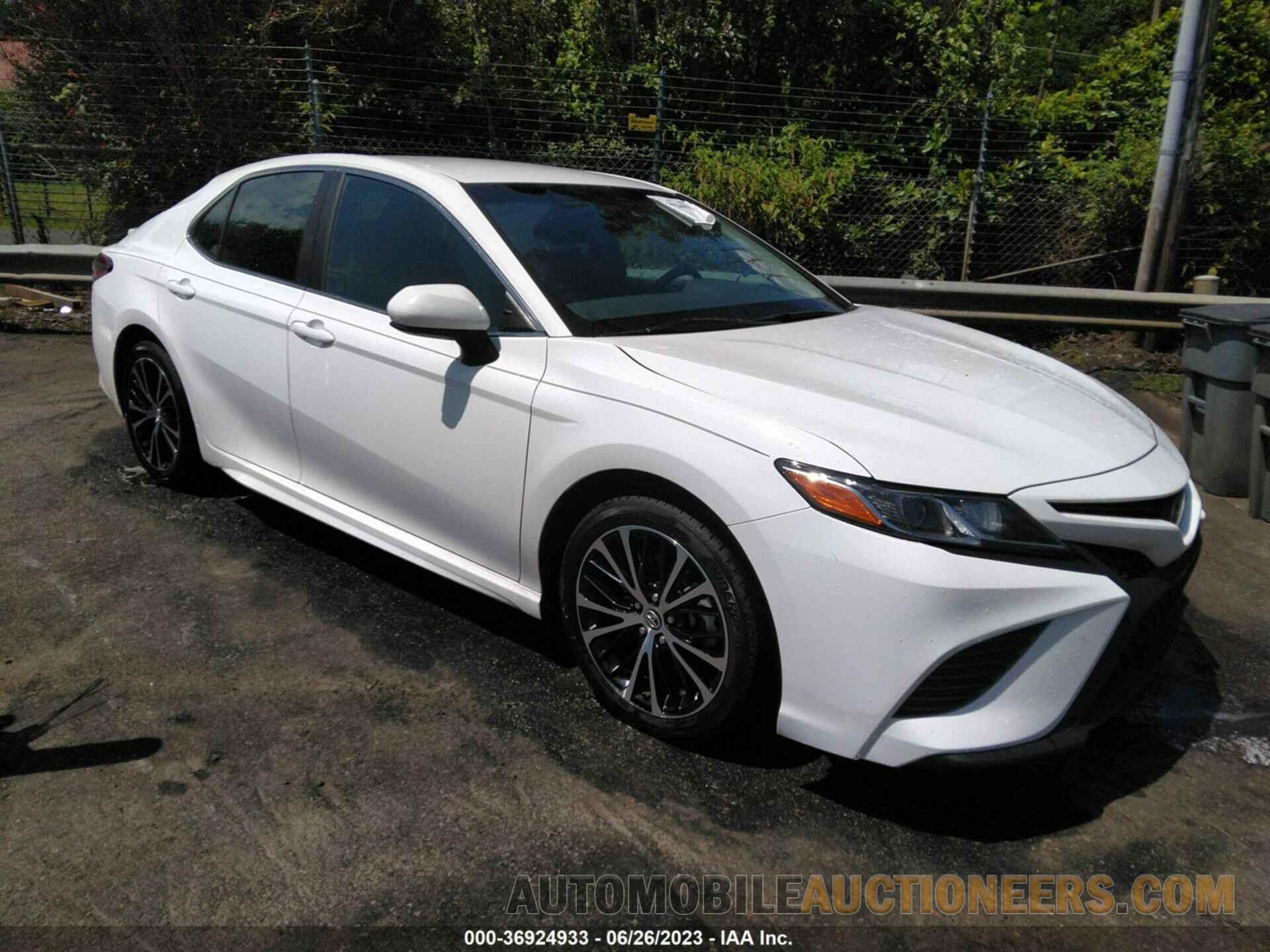 4T1B11HK3JU637214 TOYOTA CAMRY 2018