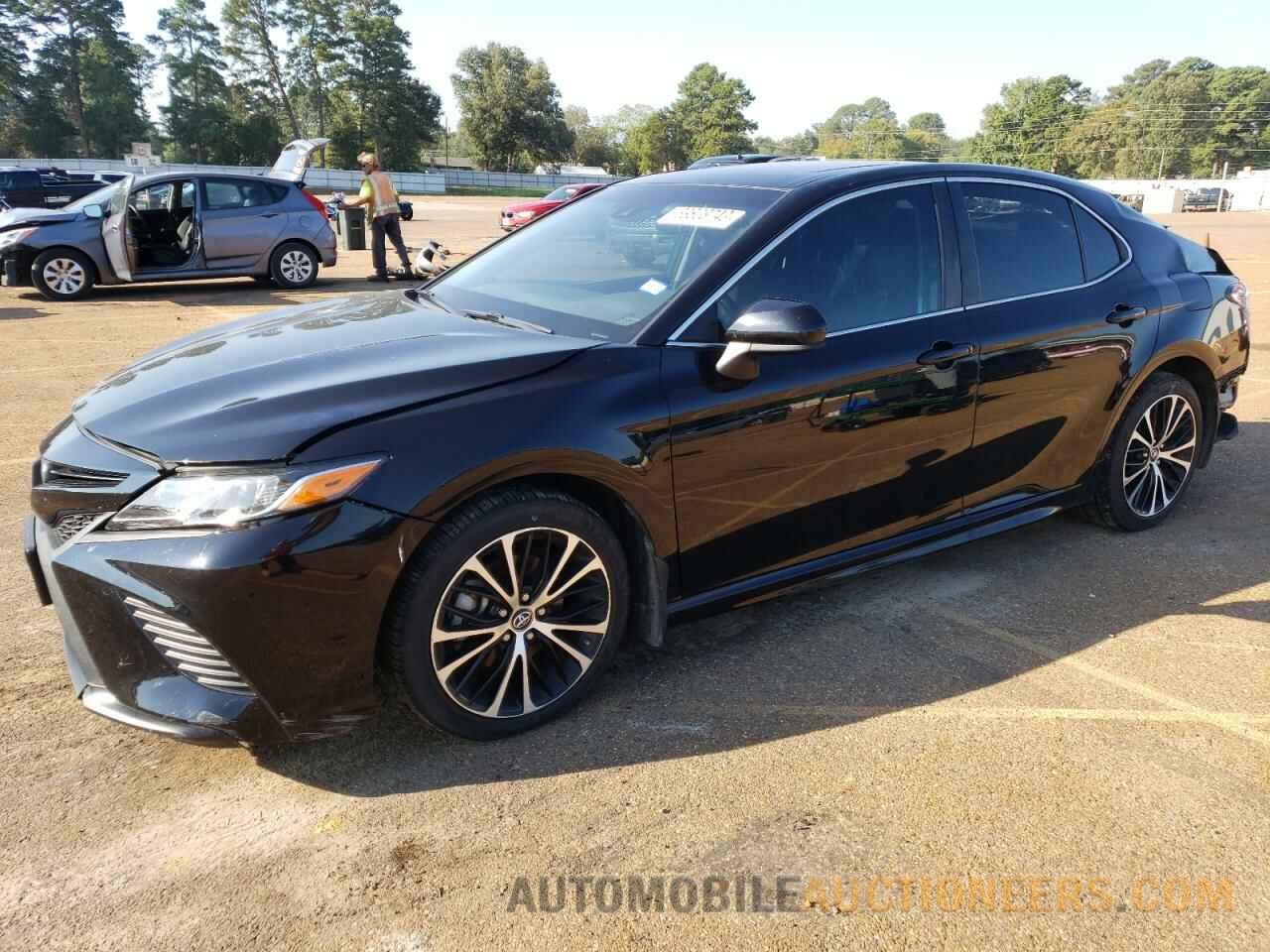 4T1B11HK3JU638363 TOYOTA CAMRY 2018