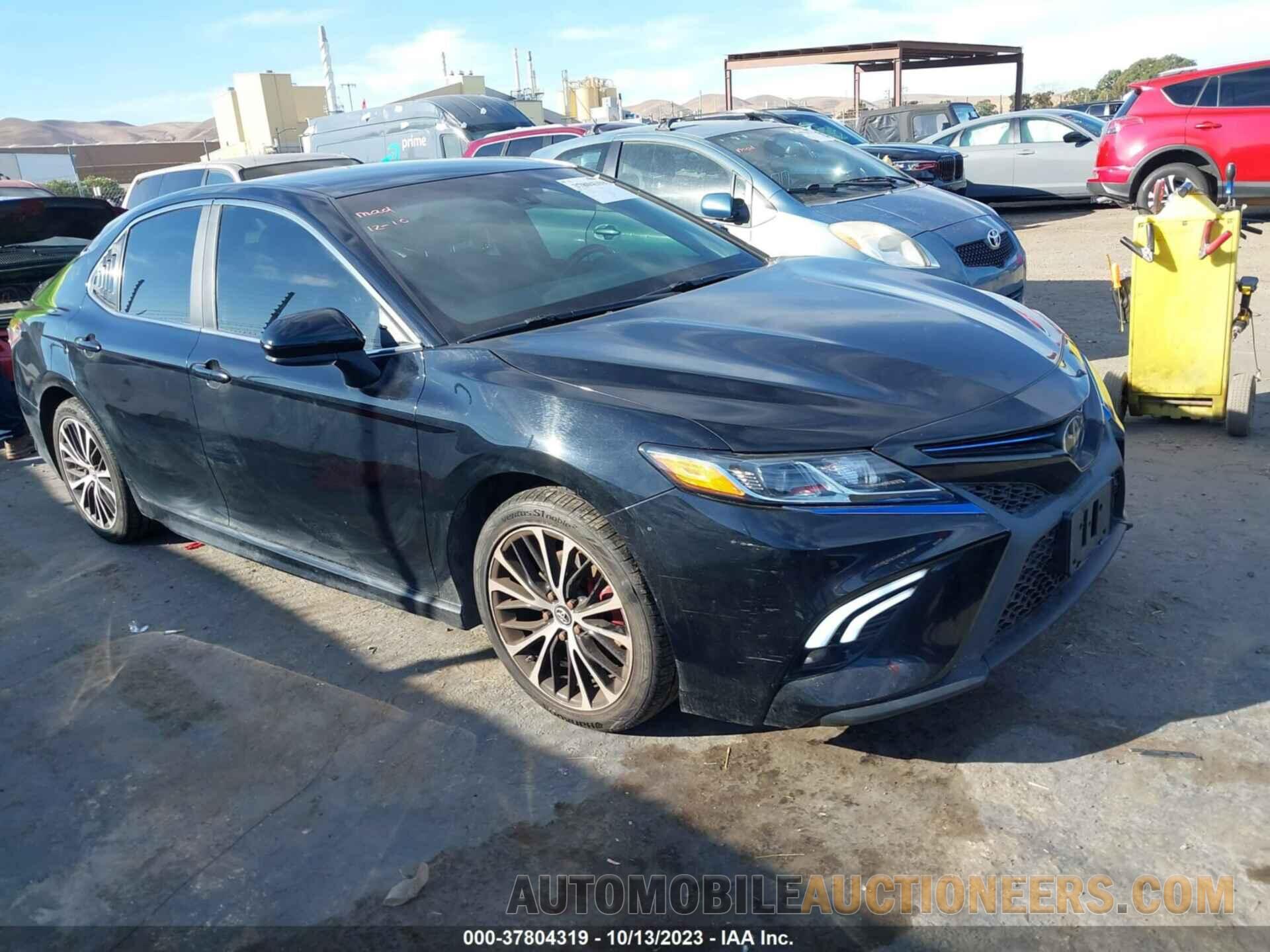 4T1B11HK3JU638525 TOYOTA CAMRY 2018