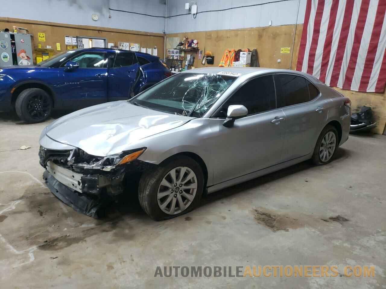 4T1B11HK3JU640937 TOYOTA CAMRY 2018