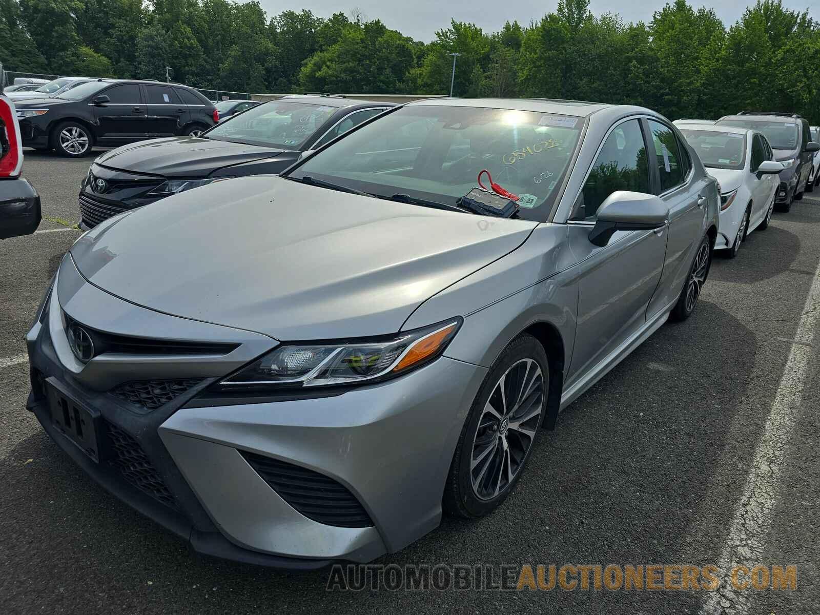 4T1B11HK3JU654028 Toyota Camry 2018