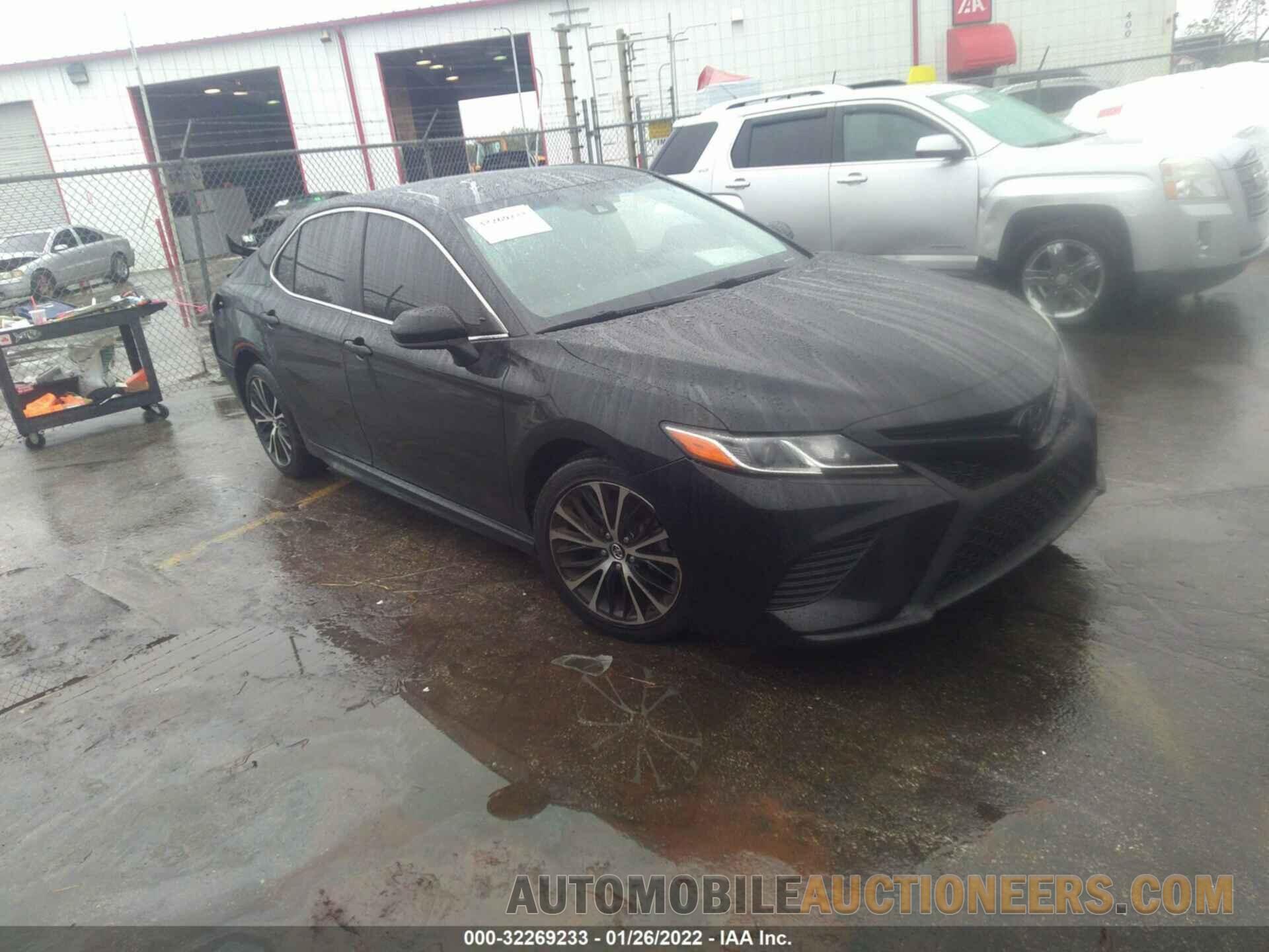 4T1B11HK3JU656555 TOYOTA CAMRY 2018