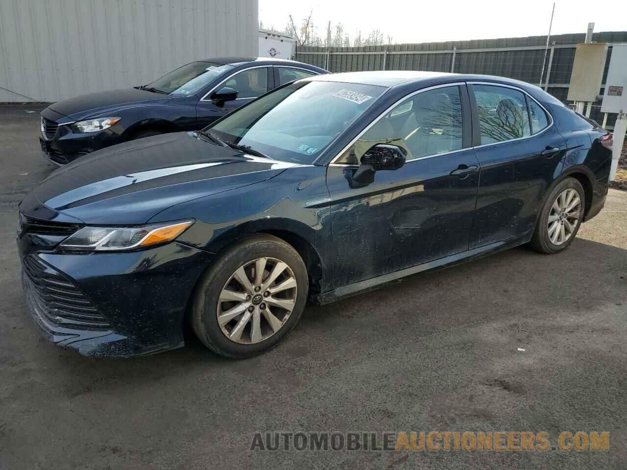 4T1B11HK3JU664218 TOYOTA CAMRY 2018