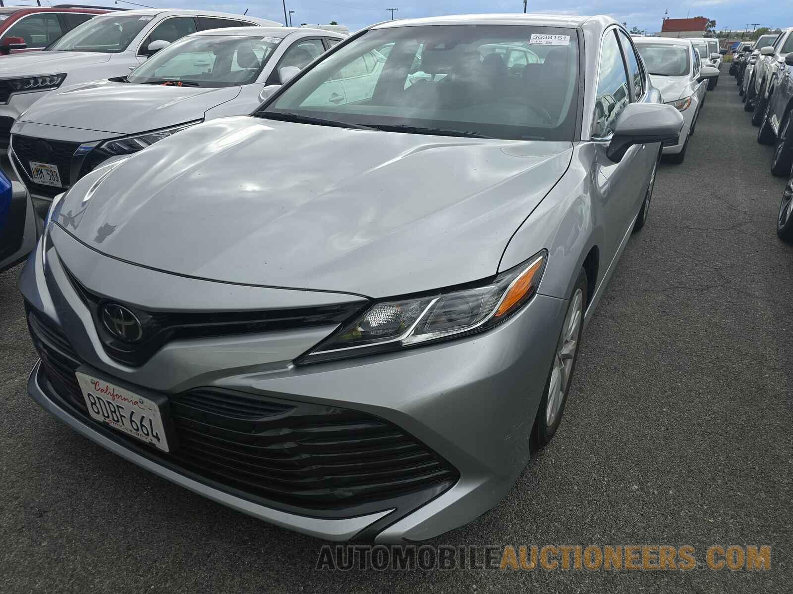 4T1B11HK3JU667880 Toyota Camry 2018