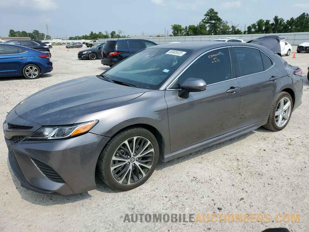 4T1B11HK3JU677194 TOYOTA CAMRY 2018