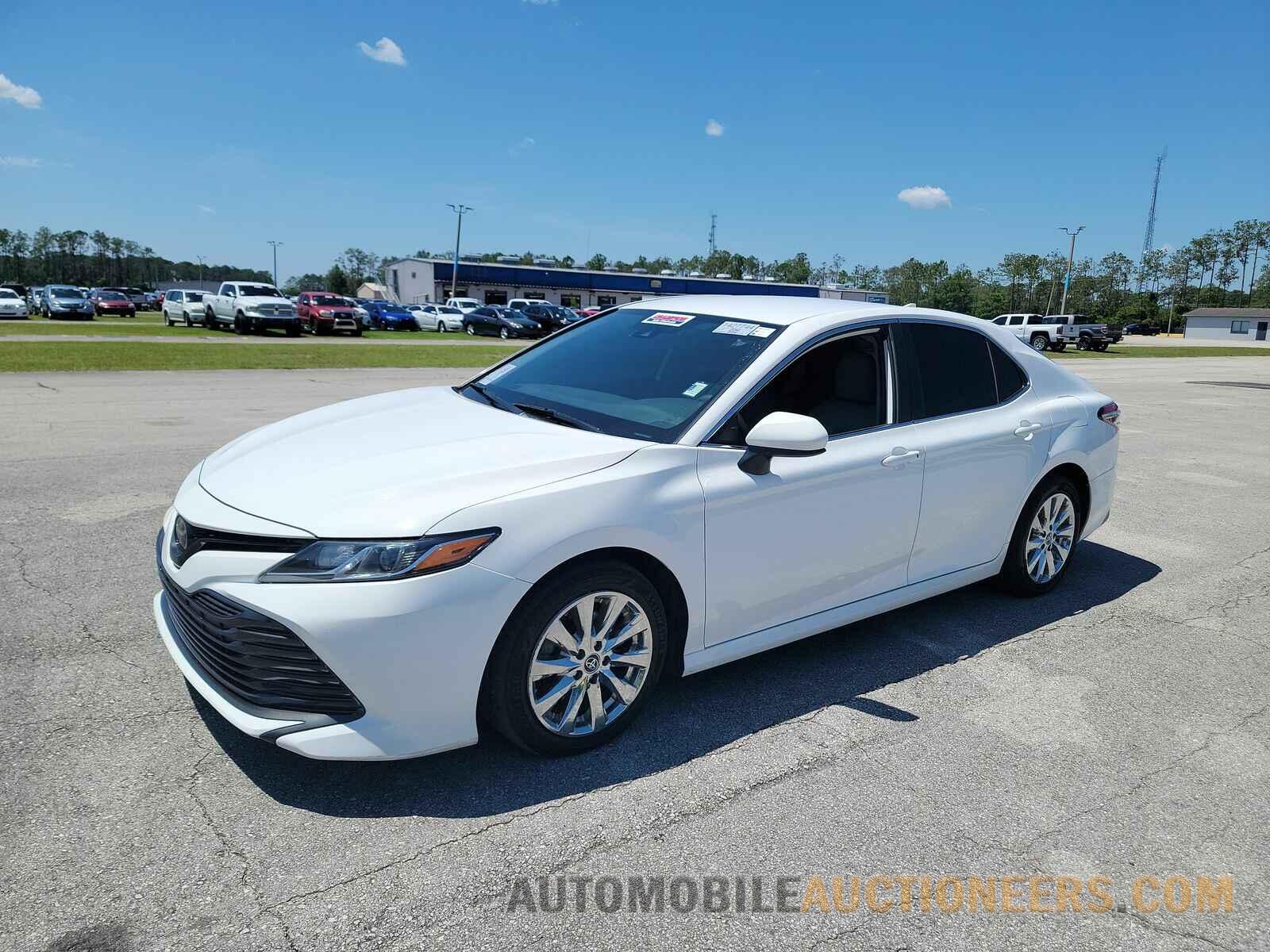 4T1B11HK3KU687483 Toyota Camry 2019