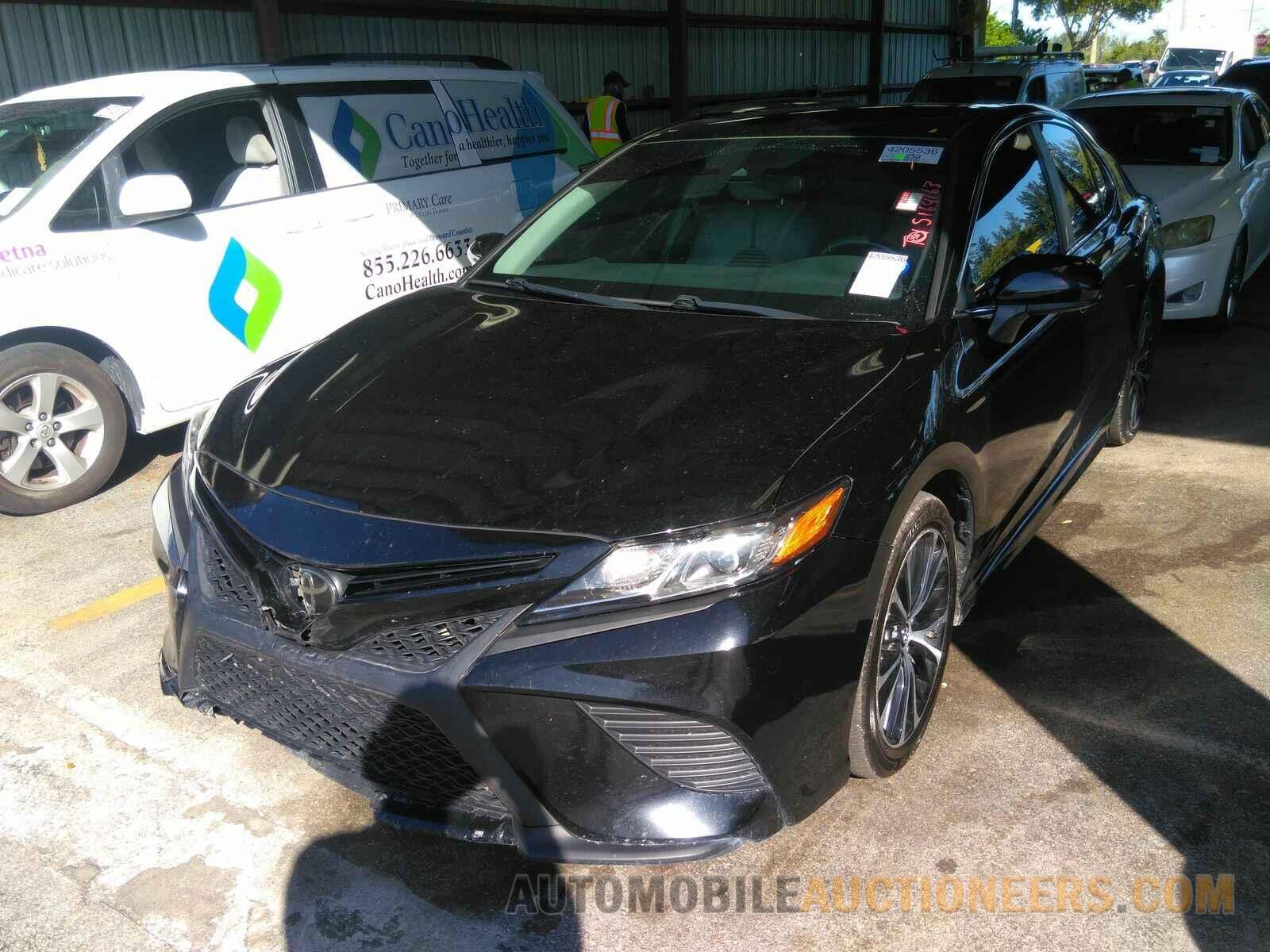 4T1B11HK3KU690657 Toyota Camry 2019