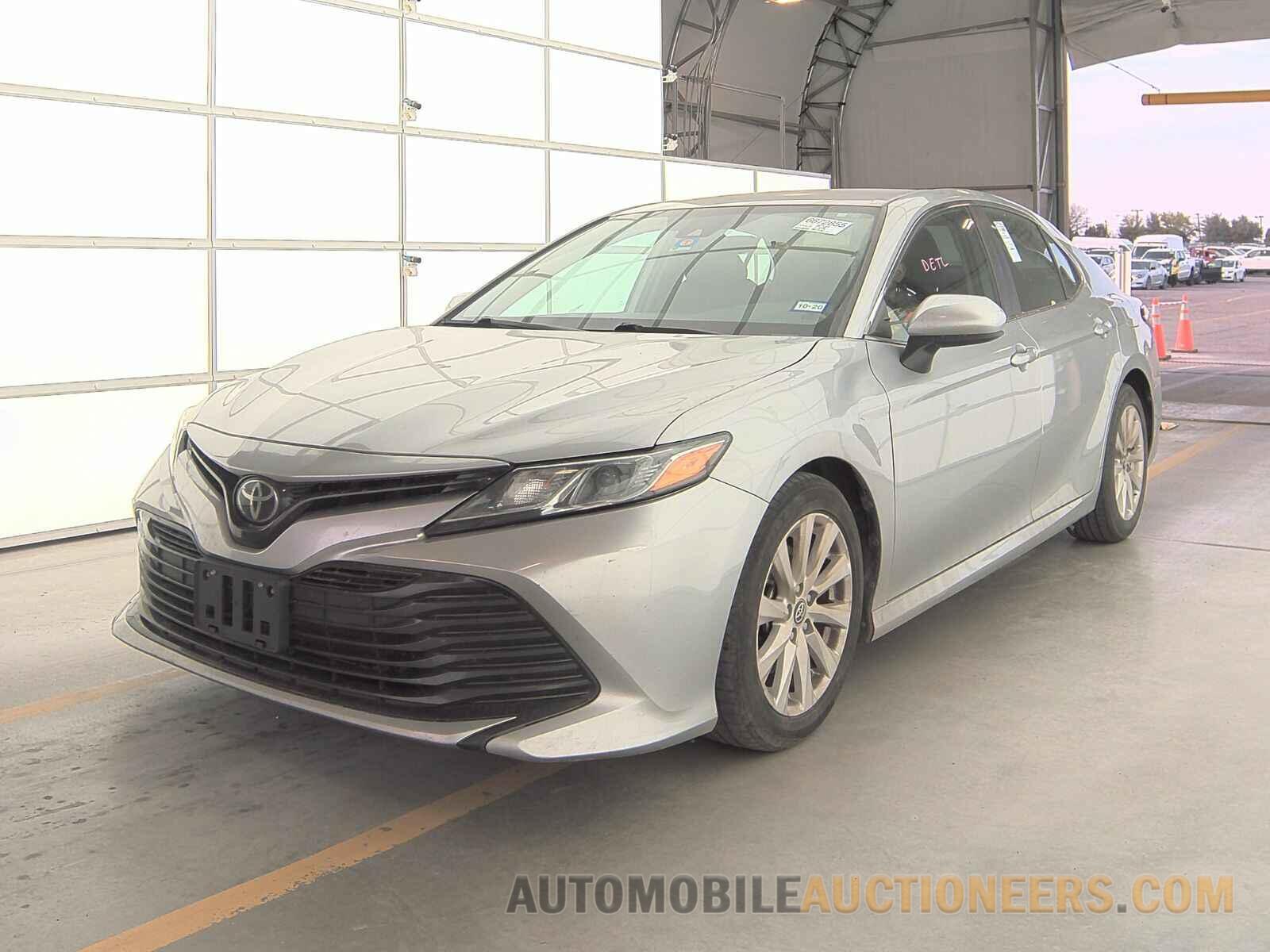 4T1B11HK3KU705304 Toyota Camry 2019