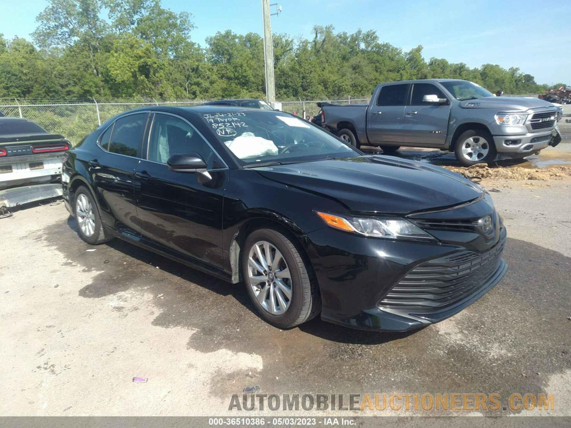 4T1B11HK3KU852142 TOYOTA CAMRY 2019