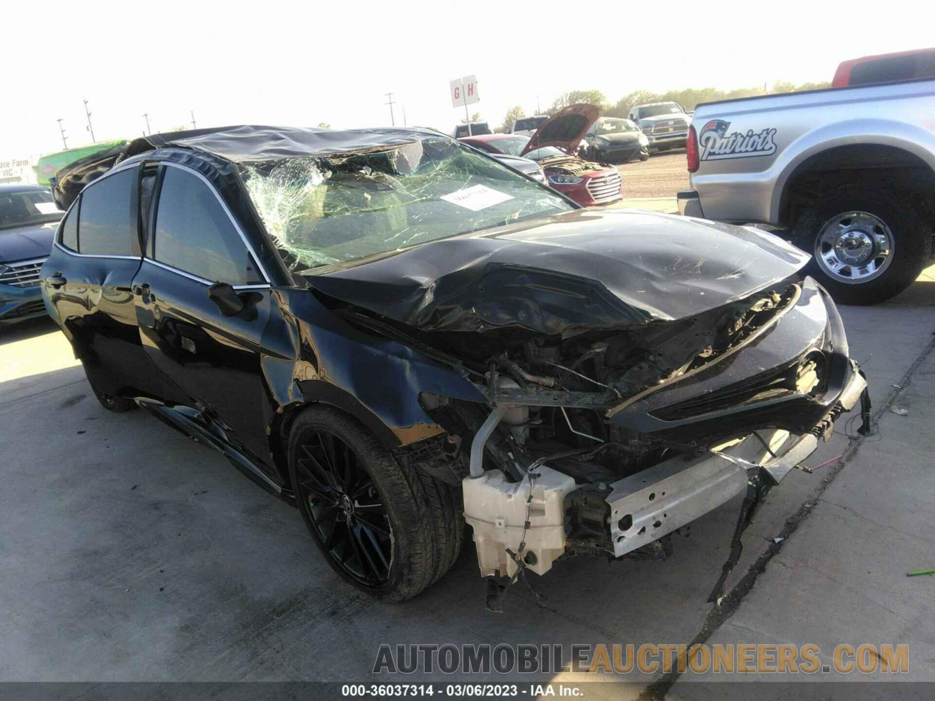 4T1B11HK4JU004379 TOYOTA CAMRY 2018