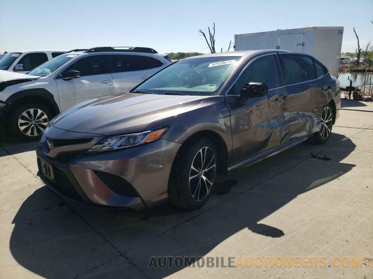 4T1B11HK4JU007203 TOYOTA CAMRY 2018