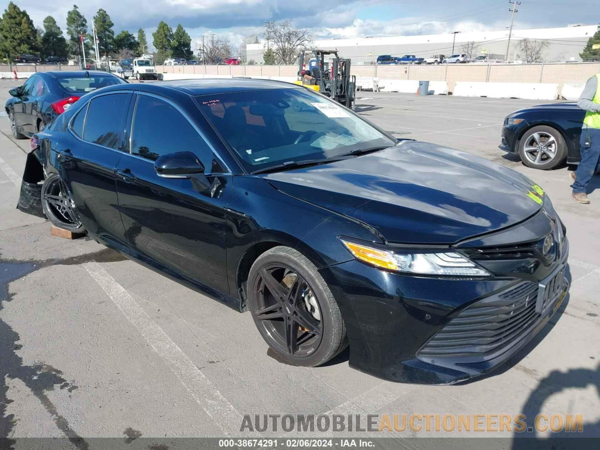 4T1B11HK4JU008755 TOYOTA CAMRY 2018