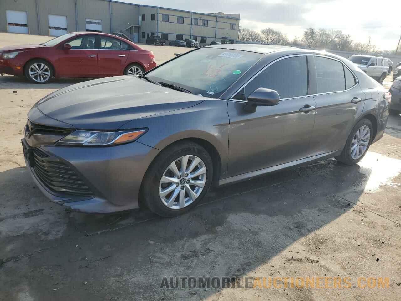 4T1B11HK4JU015057 TOYOTA CAMRY 2018