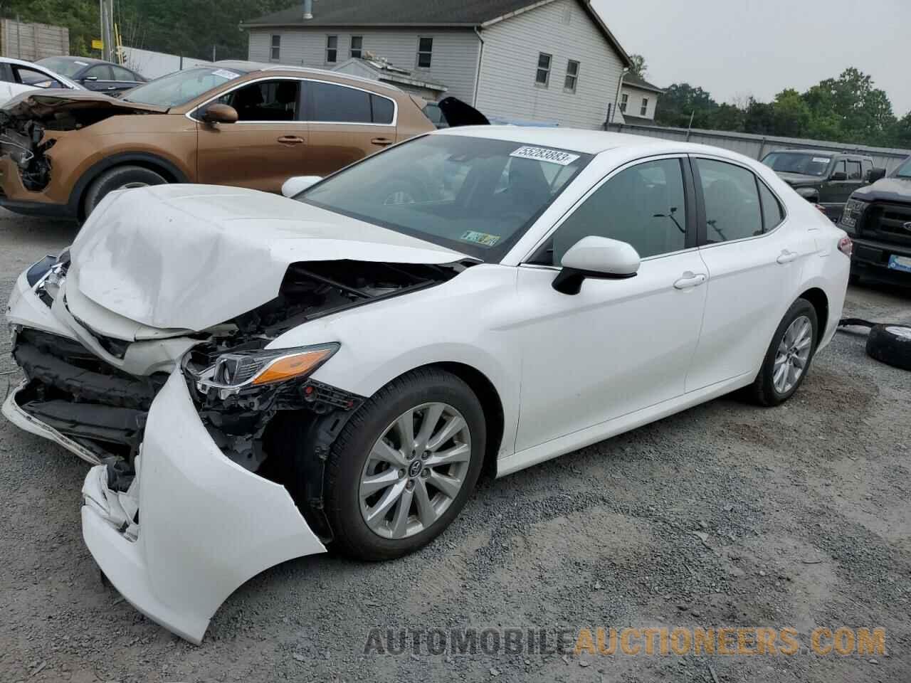 4T1B11HK4JU015480 TOYOTA CAMRY 2018