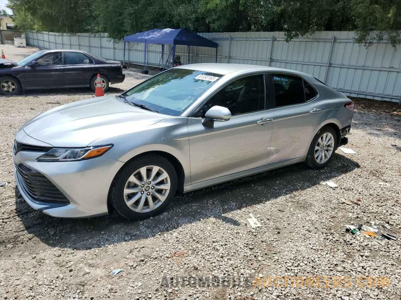 4T1B11HK4JU015950 TOYOTA CAMRY 2018