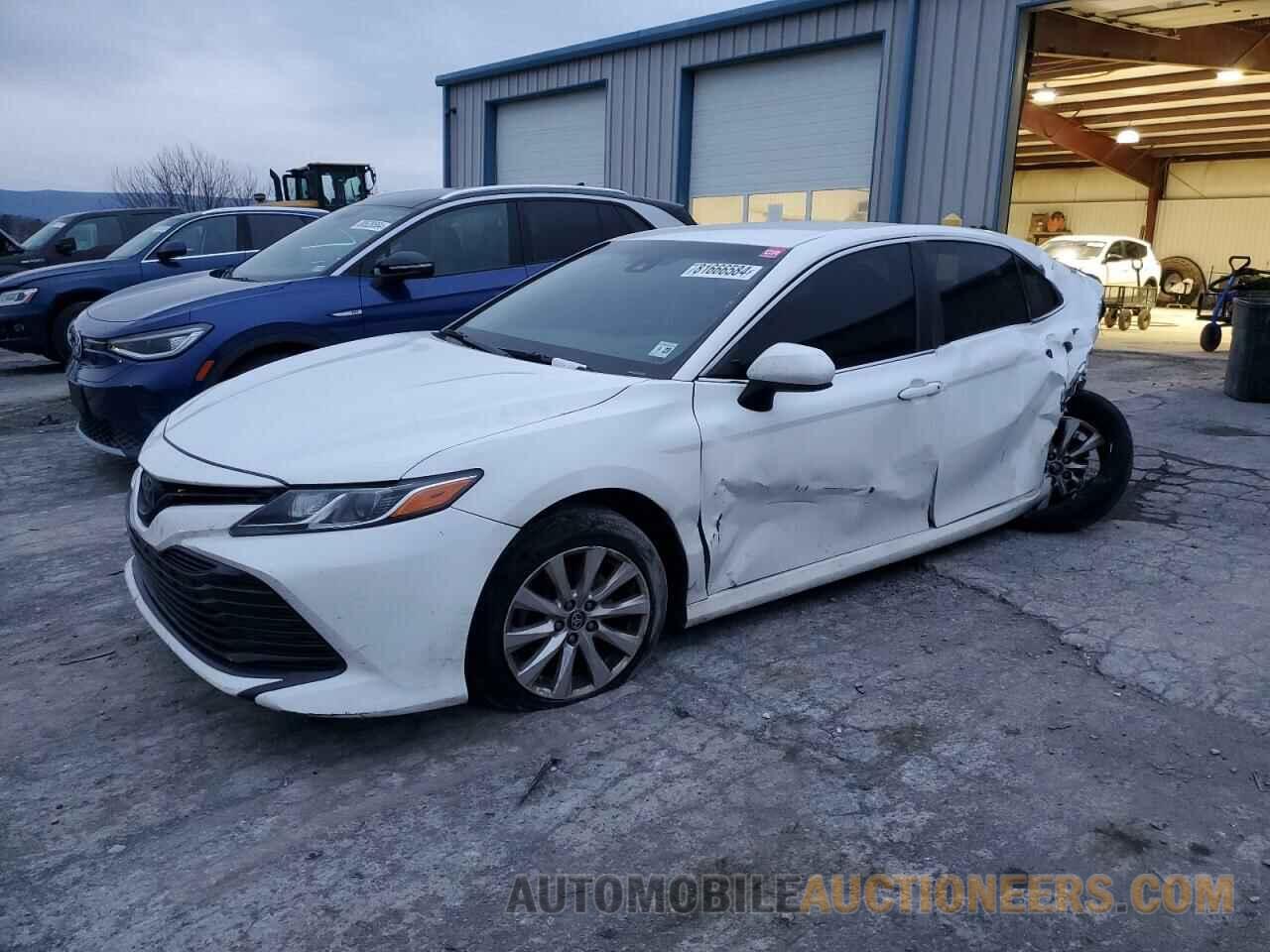 4T1B11HK4JU020520 TOYOTA CAMRY 2018